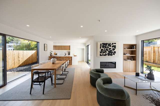 4/15 Lake Domain Drive Hamilton Lake_2