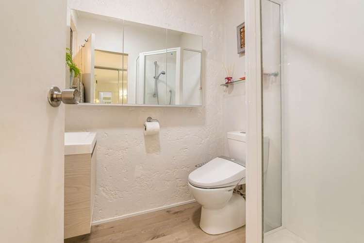 2C Weranui Road Waiwera_16