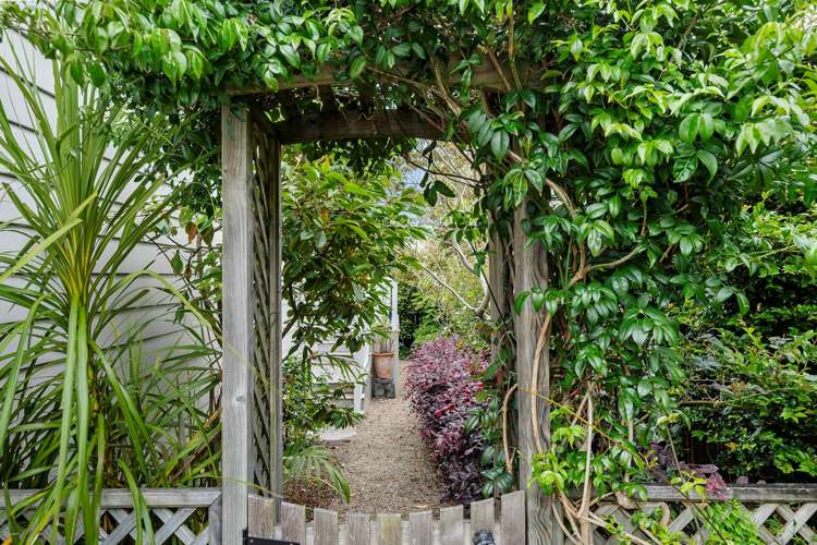 7a North Avenue Narrow Neck_23