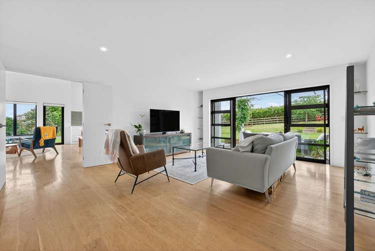 2 Lawrence Carter Drive Bombay_12