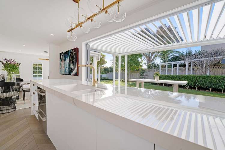 1 Almond Grove Greenhithe_5