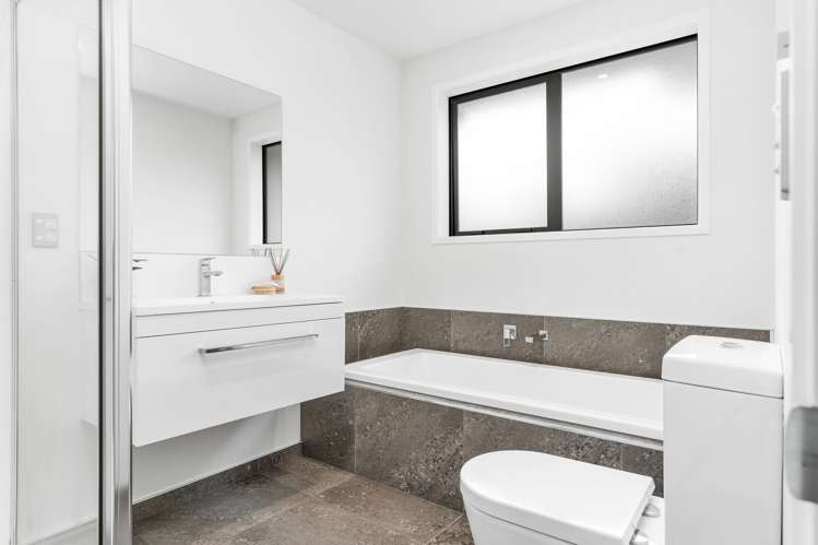 24 Robert Duncan Road Belfast_13