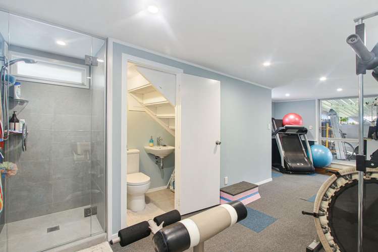 37 Derwent Crescent Titirangi_19