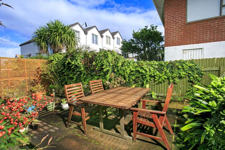 2/57 Francis Street Hauraki_12