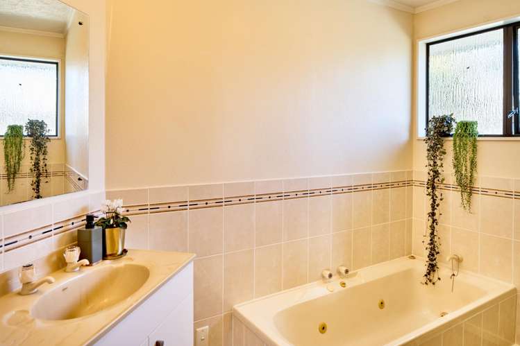 1 The Top Gallant Whitby_14