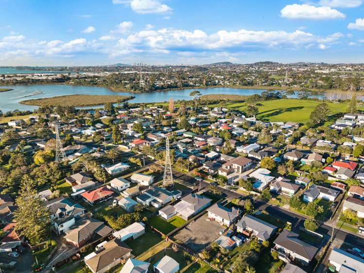 24 Cobham Crescent Kelston_27