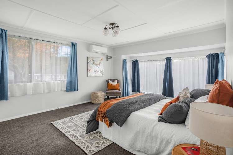 6 Boyd Grove Naenae_11