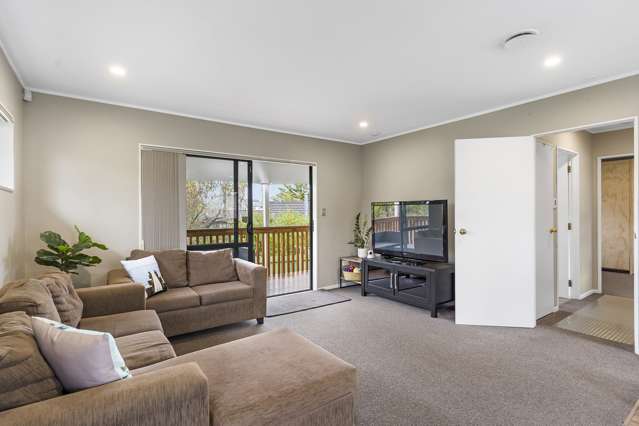 2/205 Mahia Road Wattle Downs_2