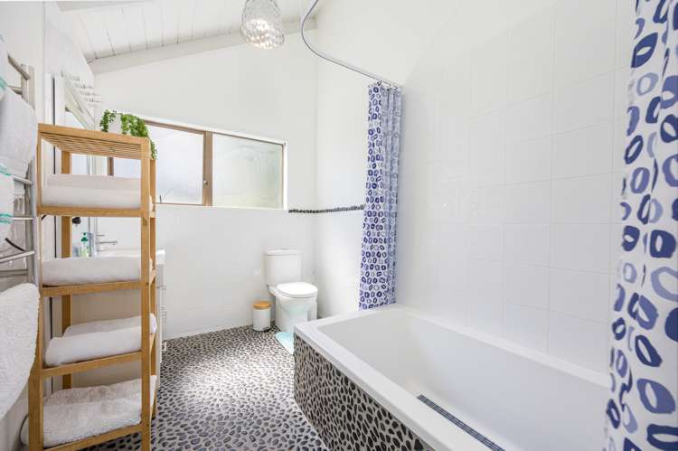 1126 Whangaparaoa Road Tindalls Beach_20