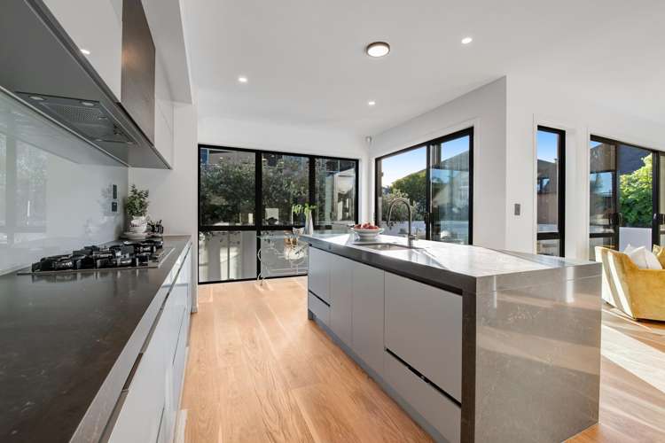 18b The Esplanade Eastern Beach_17