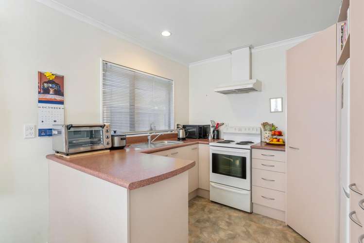 75/42e Main Road Tawa_7