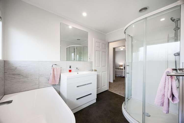 8/23 Lakeside Drive Orewa_12