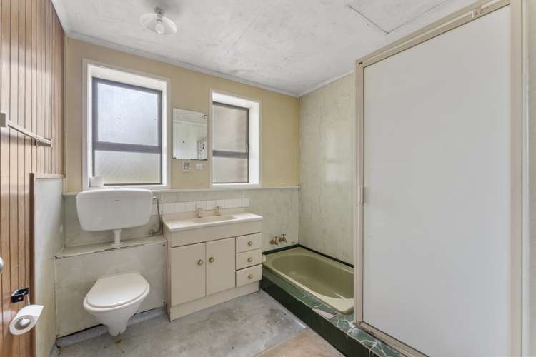 2 Gibson Crescent Naenae_12