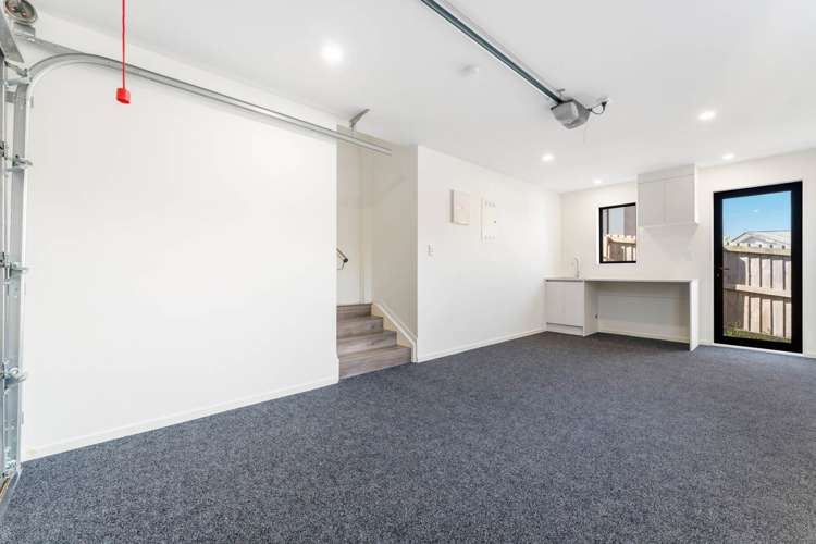 84a Vodanovich Road Te Atatu South_22