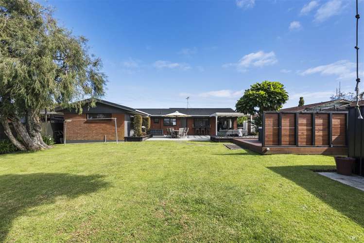 8 Quibray Place Botany Downs_27