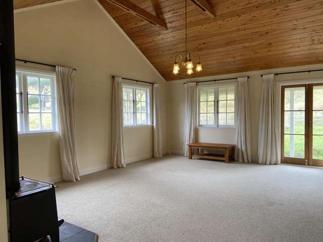 525 Muritai Road (Cottage) 10600_2