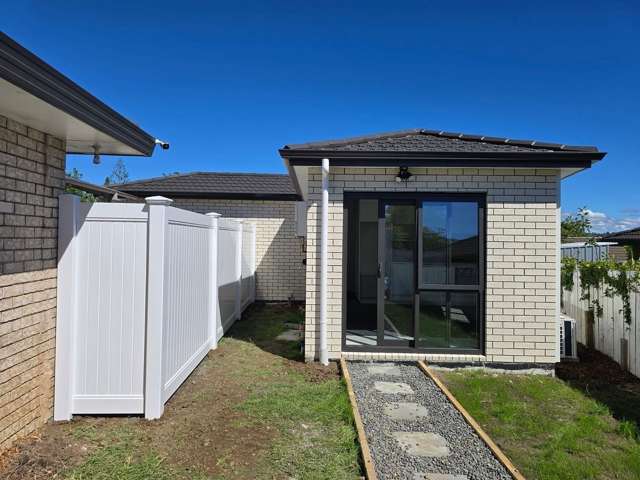 Modern 2BR Home in Ranui in Summerland School Zone