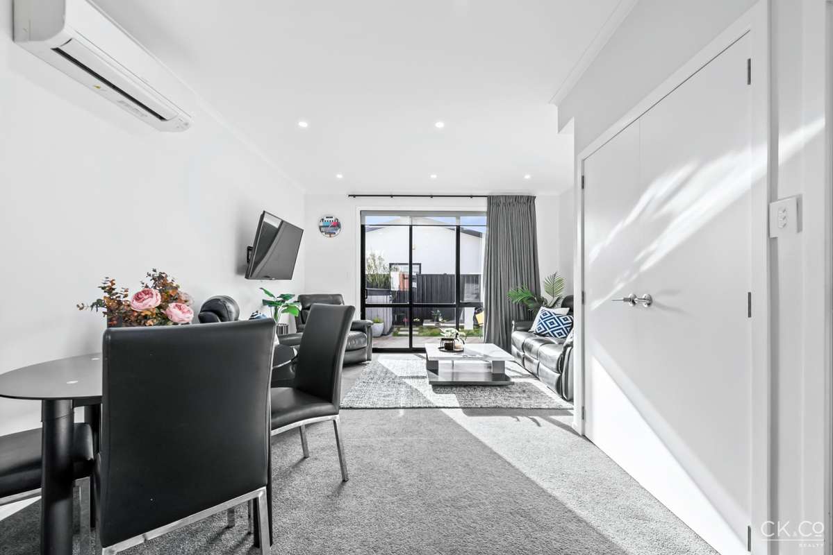 15 Aston Crescent_5