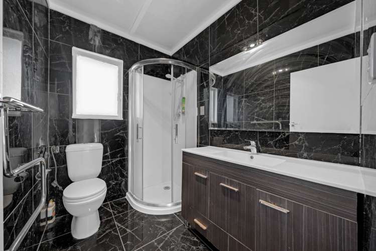 2/8 Winspear Place Papatoetoe_12