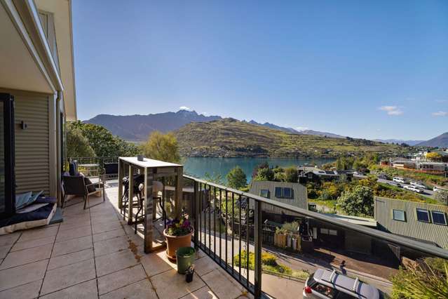 15 Woodbury Rise, Golden Heights, Queenstown_2