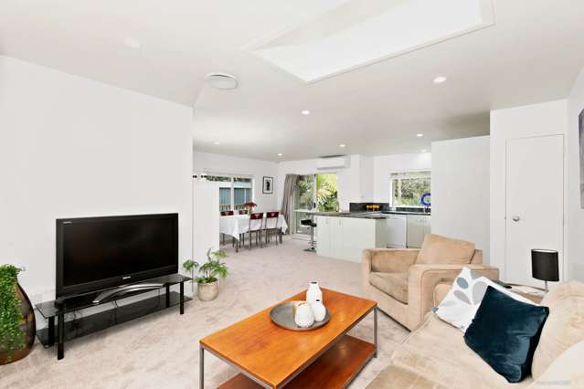 2/23 Jenanne Place Totara Vale_1