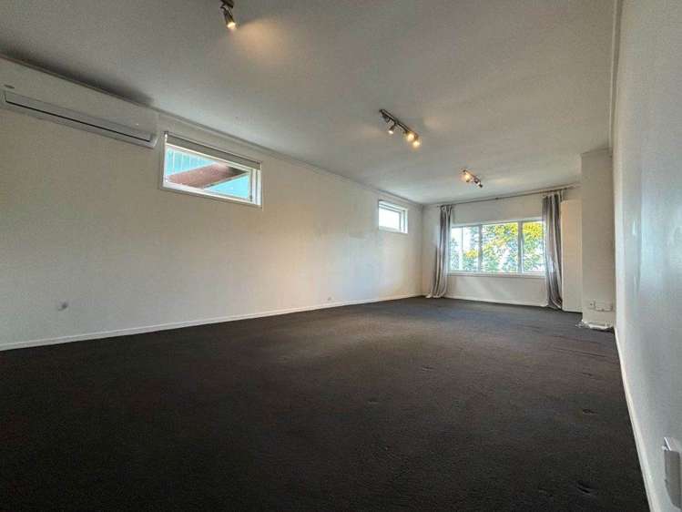 15 Ellesmere Crescent Pakuranga Heights_3