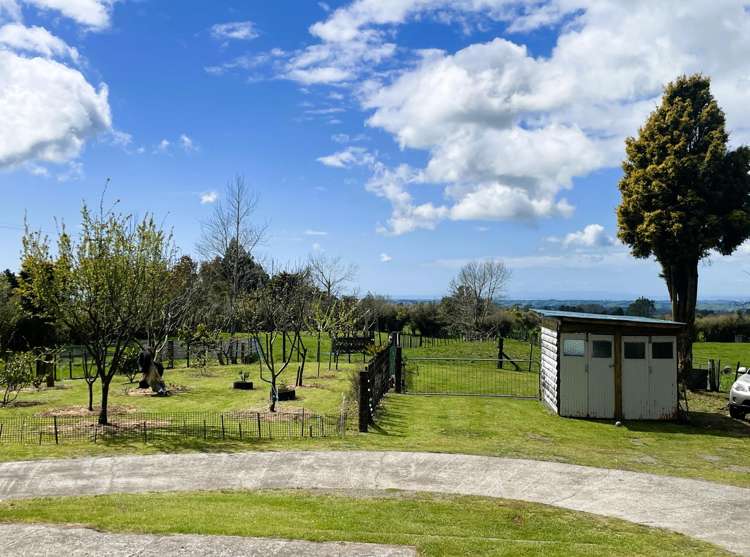 2041 Egmont Road Kaimiro_2
