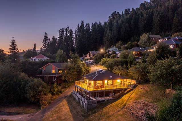 Easy Living, Scenic Setting
