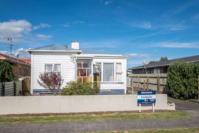 64 Disraeli Street Hawera_2