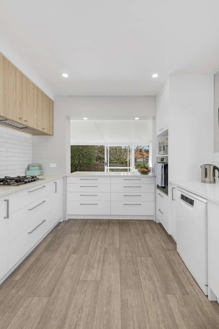 12 Mirrabooka Avenue Botany Downs_25