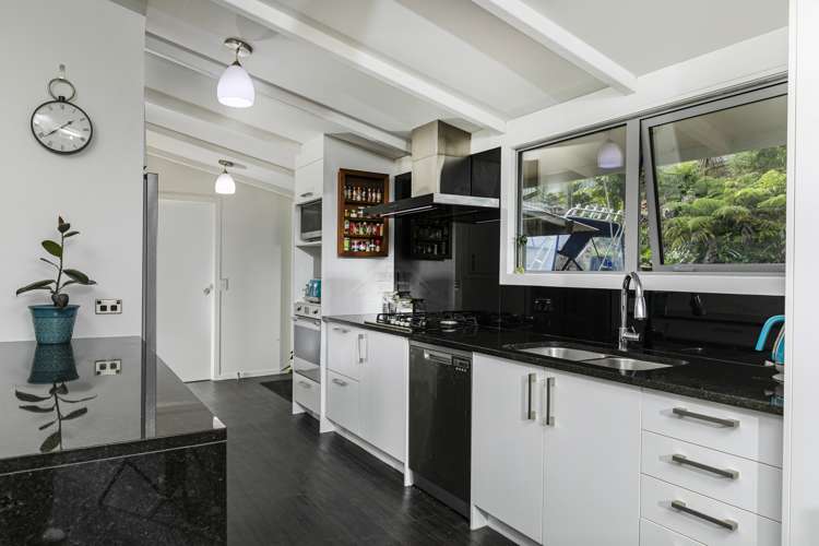 70 Attwood Road Paremoremo_8