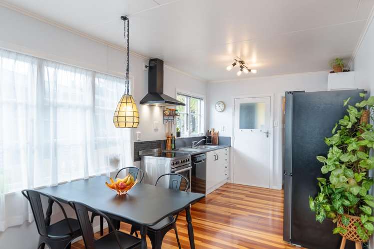 27 Amundsen Grove Stokes Valley_8