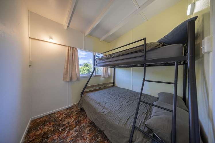 36 Home Street Manapouri_13