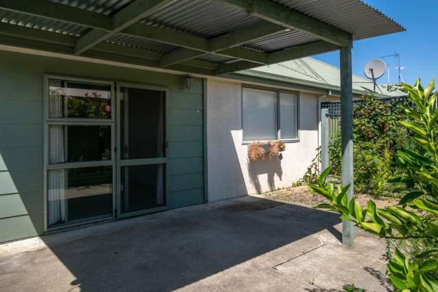 Very Tidy Unit Close to Town