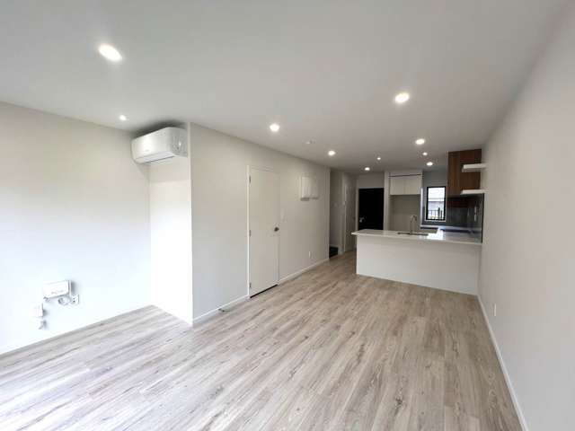 2/16 Reynella Drive Massey_3