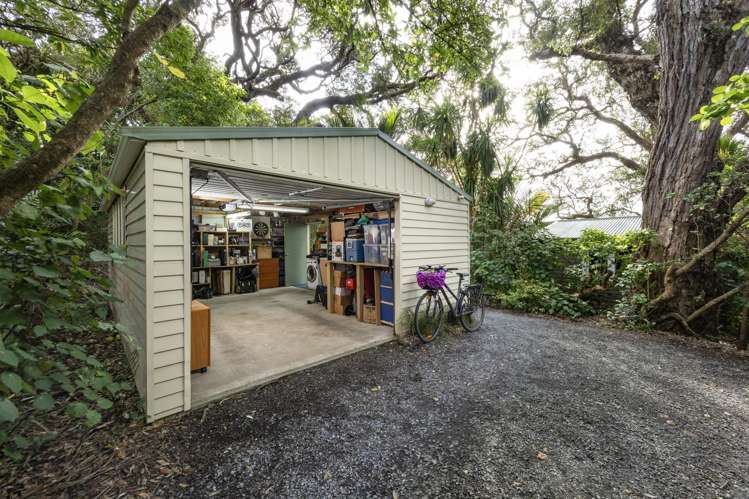 63 Seaview Road Piha_24