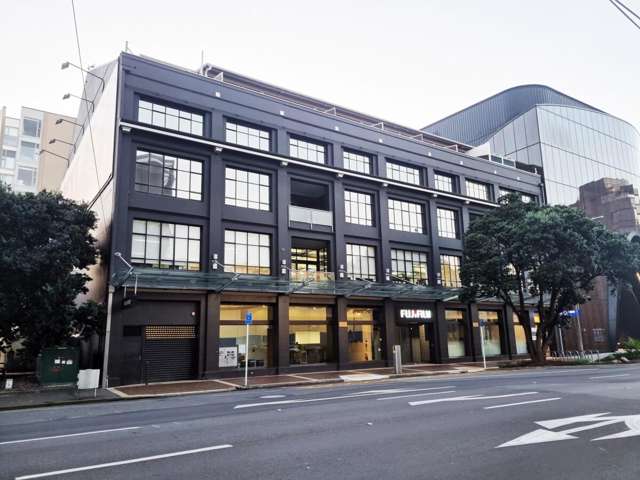 Office & Showroom Opportunity on Wakefield