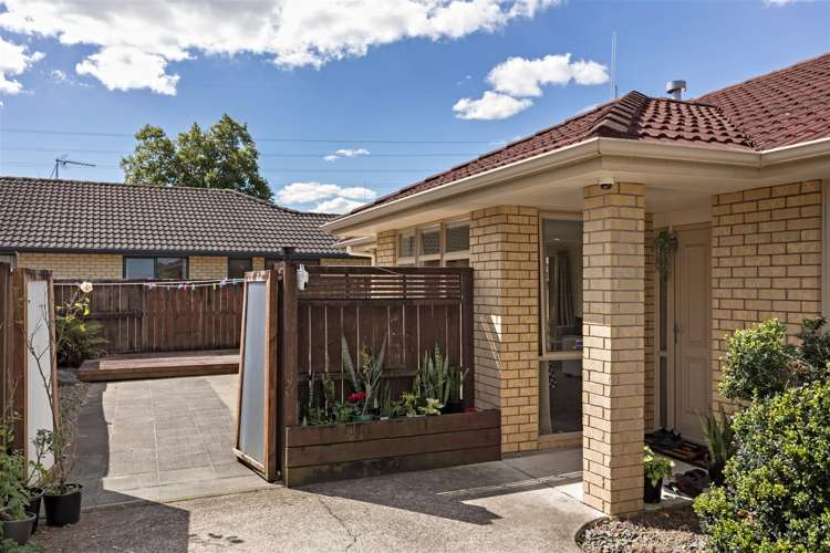 221 Old Farm Road Hamilton East_2