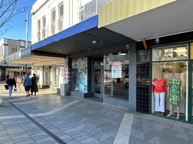 Prime Retail Opportunity on Farmers Block