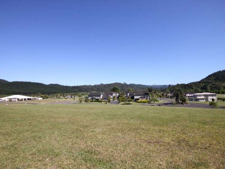 15 Sanctuary Cove Pauanui_1