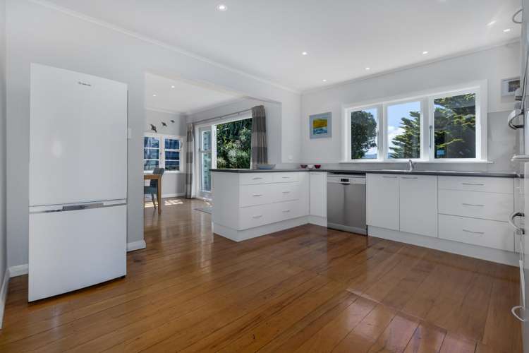 68a Mana Esplanade Paremata_4