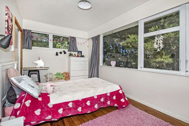 127 Riverside Drive Parahaki_15