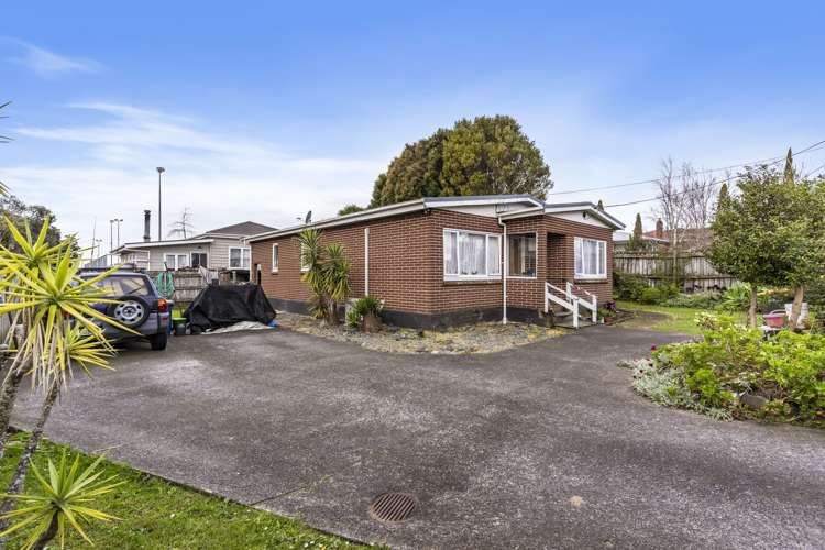 21 Nile Road Kelston_13