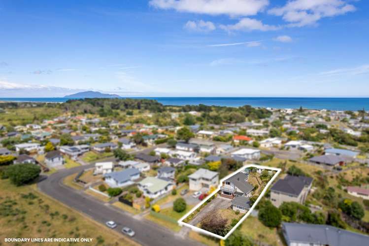 18 Robert Mckeen Street Otaki Beach_1