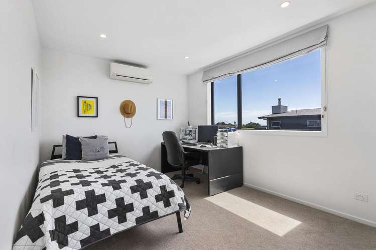 32 Defender Crescent Beachlands_22