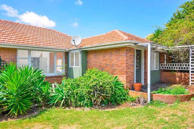 Great location on Sandringham Rd