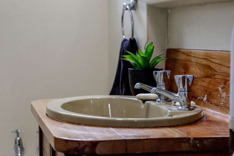 2 Sutherland Street Dunollie_11