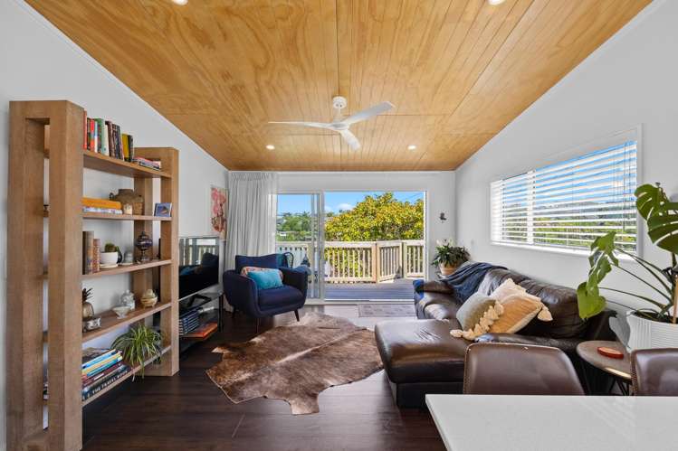 32 Colmar Road Mellons Bay_39