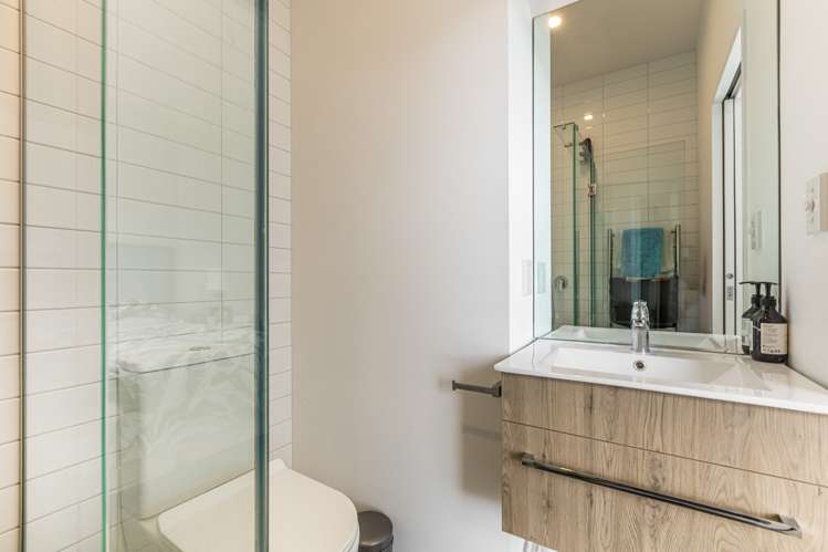 2/37 Glen Atkinson Street St Heliers_12