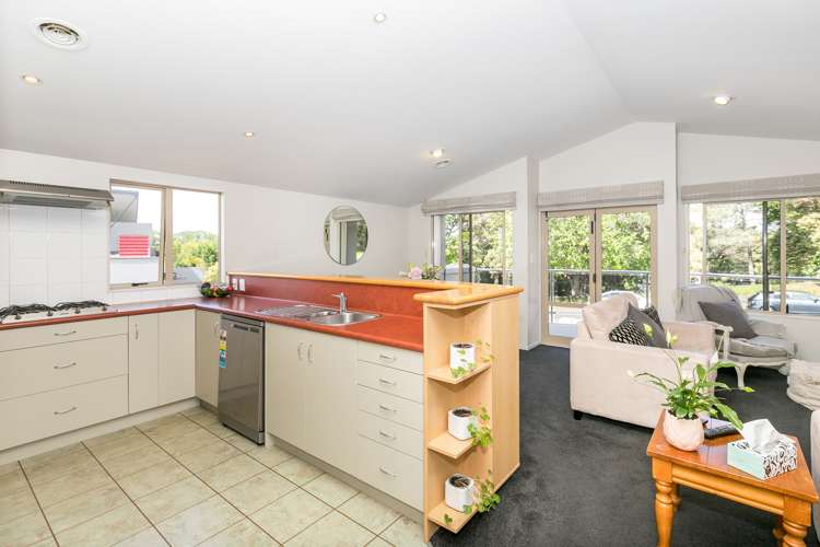 2/20 Ruakiwi Road Hamilton Lake_10